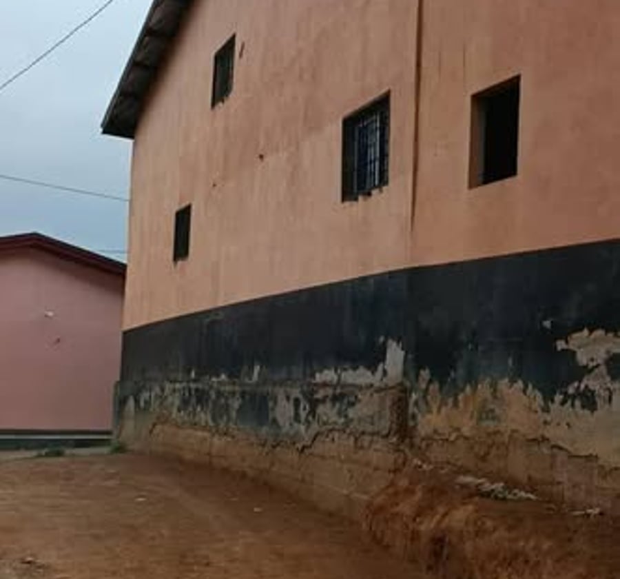 Entrepôt avec bureau à louer à Mvan, Yaoundé