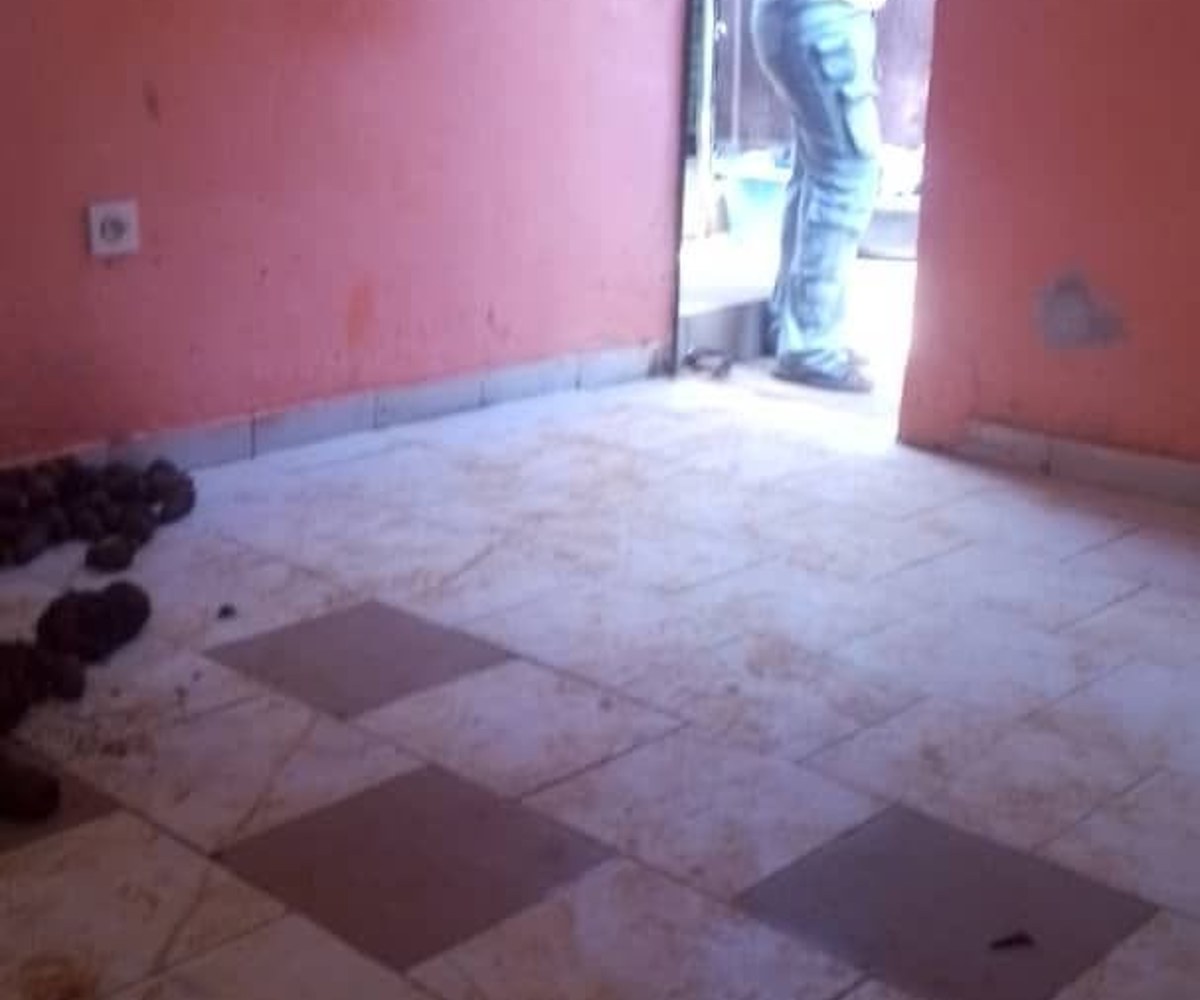 Grande chambre moderne Simbock Badoumou