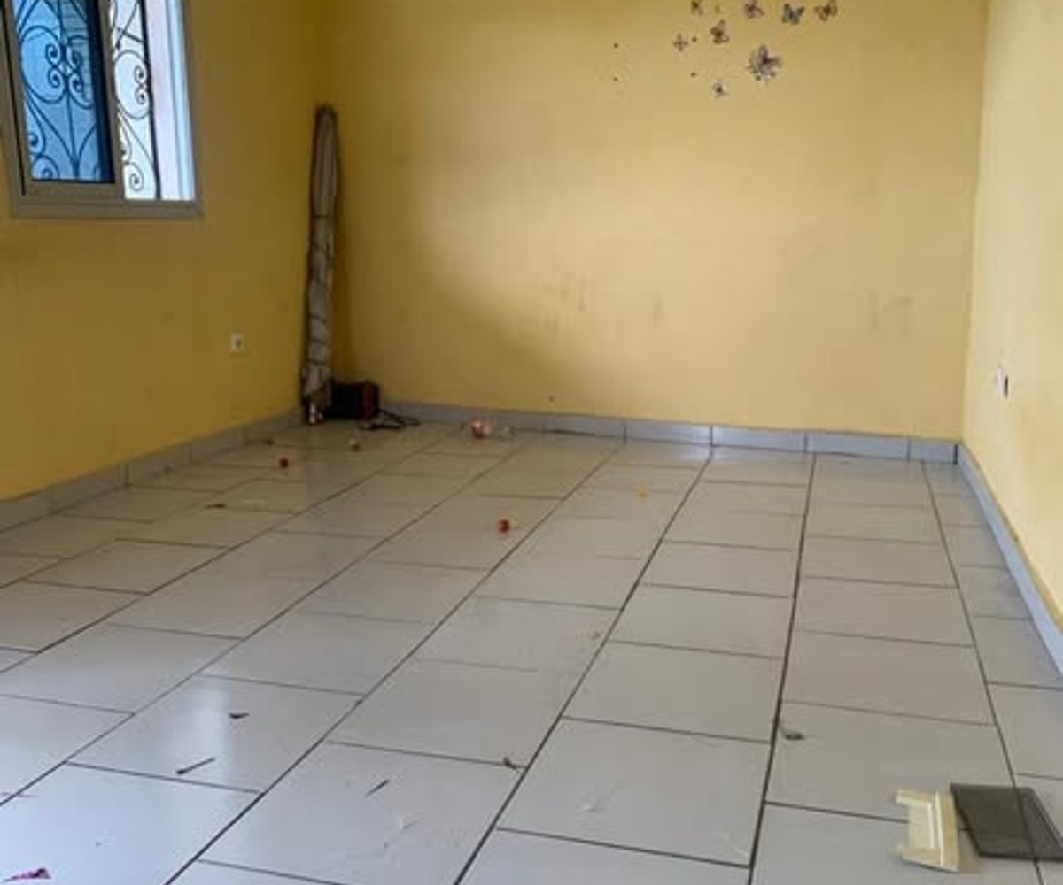 Studio moderne 3 pièces à Yassa - 35 000 FCFA/mois