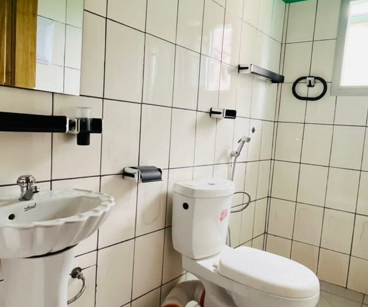 Vaste studio moderne à louer – Logbaba Jardin