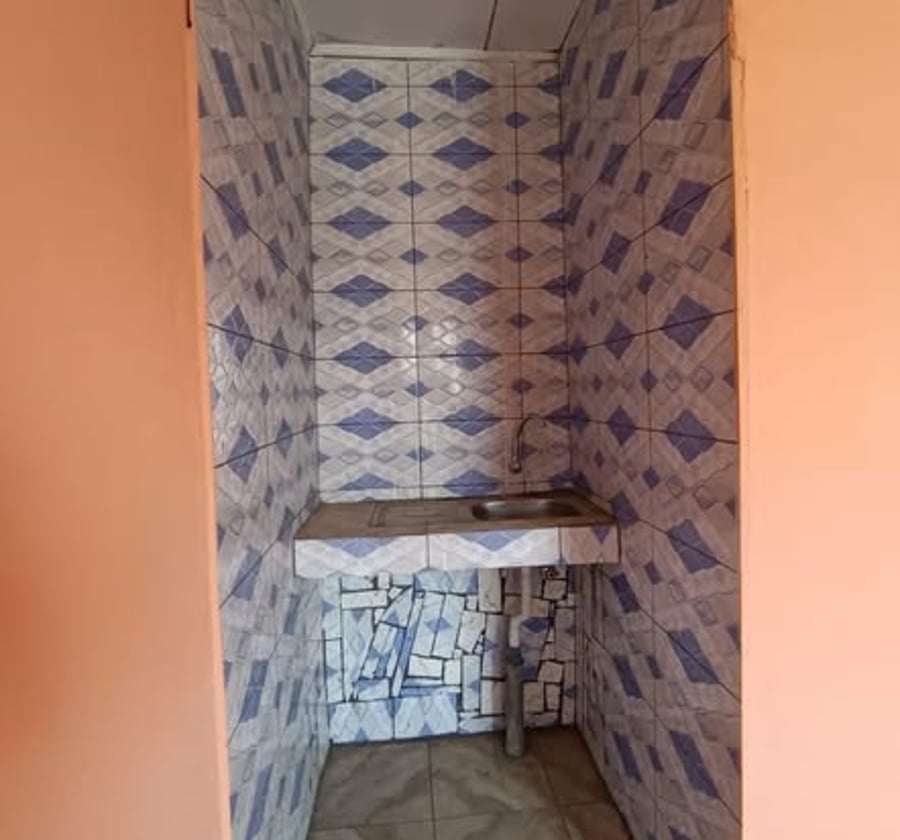 Chambre moderne à Bonaberi - Whatshinton