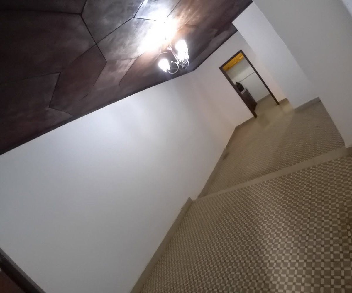 Studio individuel à louer à Santa Barbara, Douala