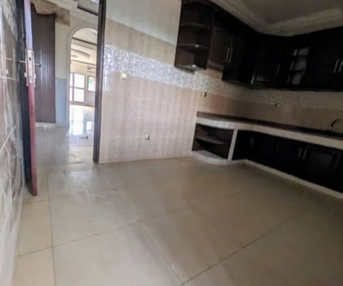 Appartement à louer à Odza (Auberge Bleu)