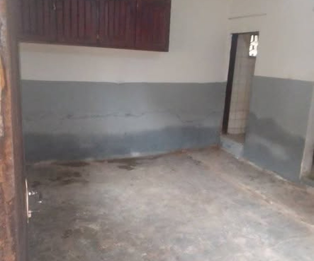 Grande chambre moderne à Ekie - 30 000 FCFA/mois