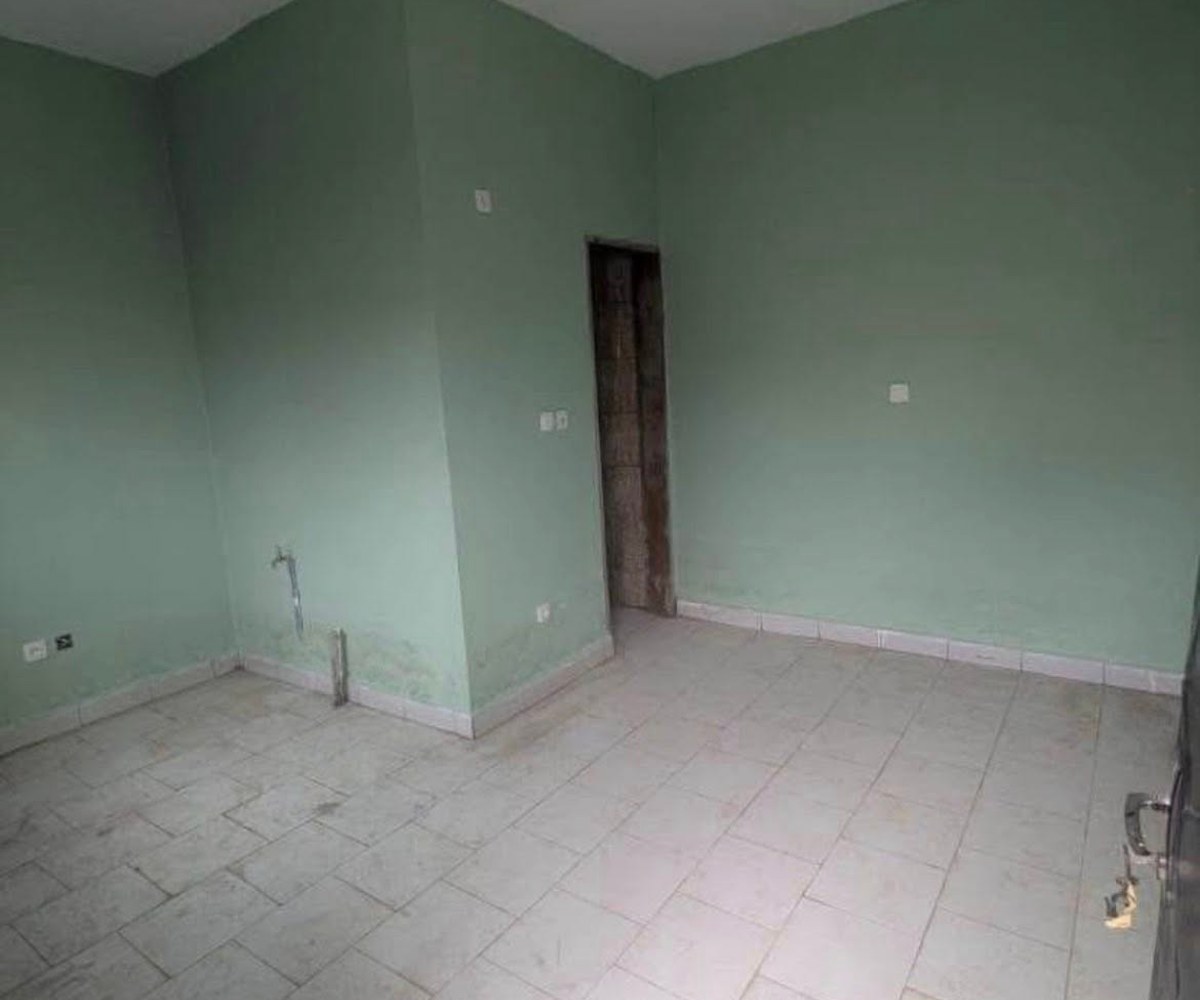 Chambre moderne à Odza petit marché