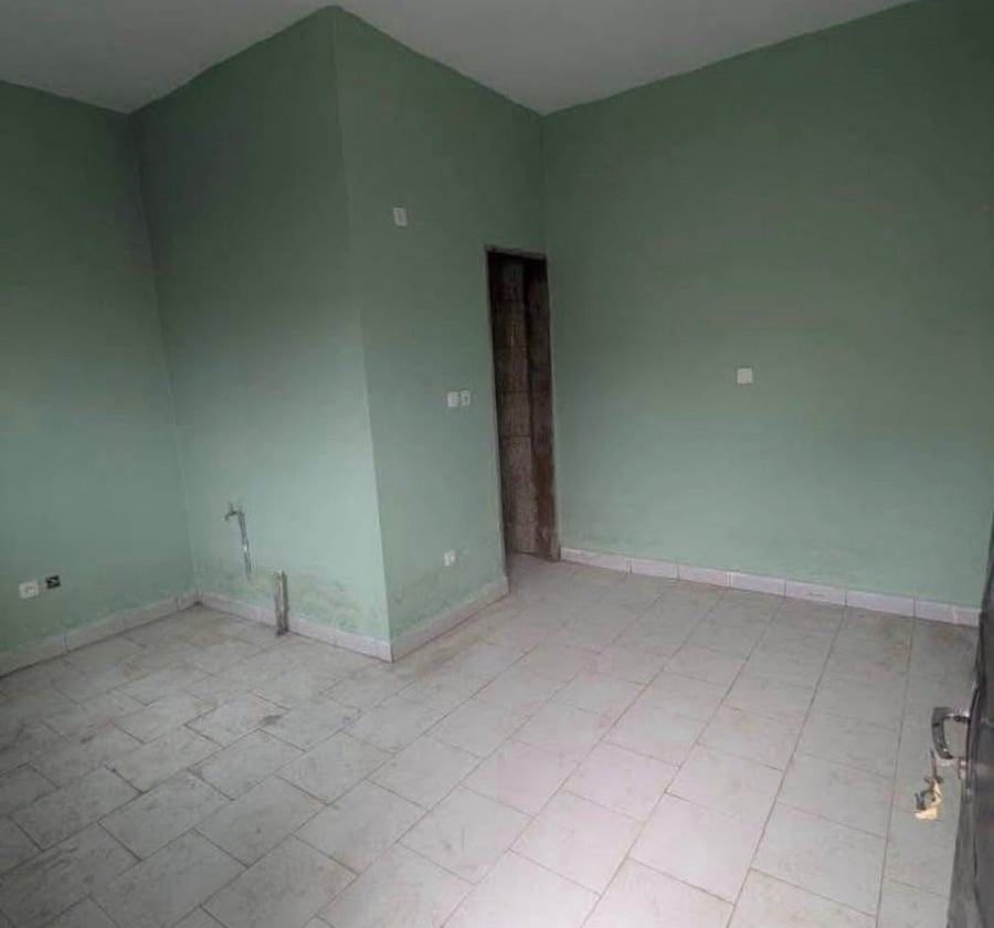 Chambre moderne à Odza petit marché