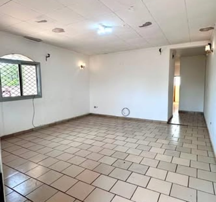 Appartement à louer à Cité de la Paix, Douala
