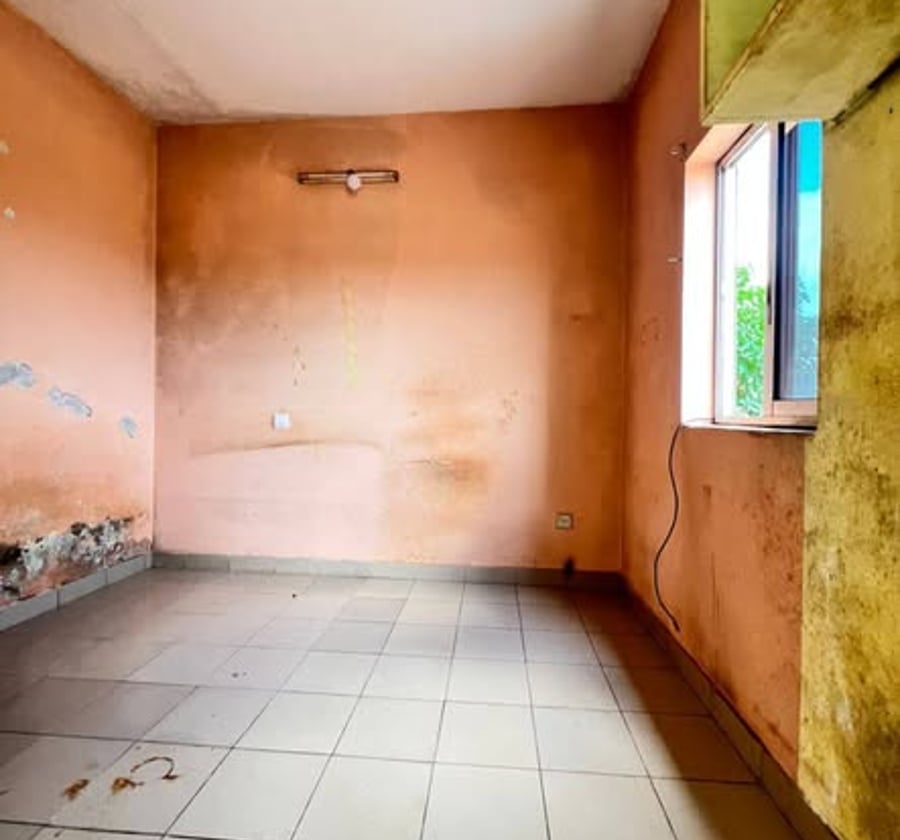 Chambre moderne à louer - Biyem-Assi (Tamtam) - 25 000 FCFA