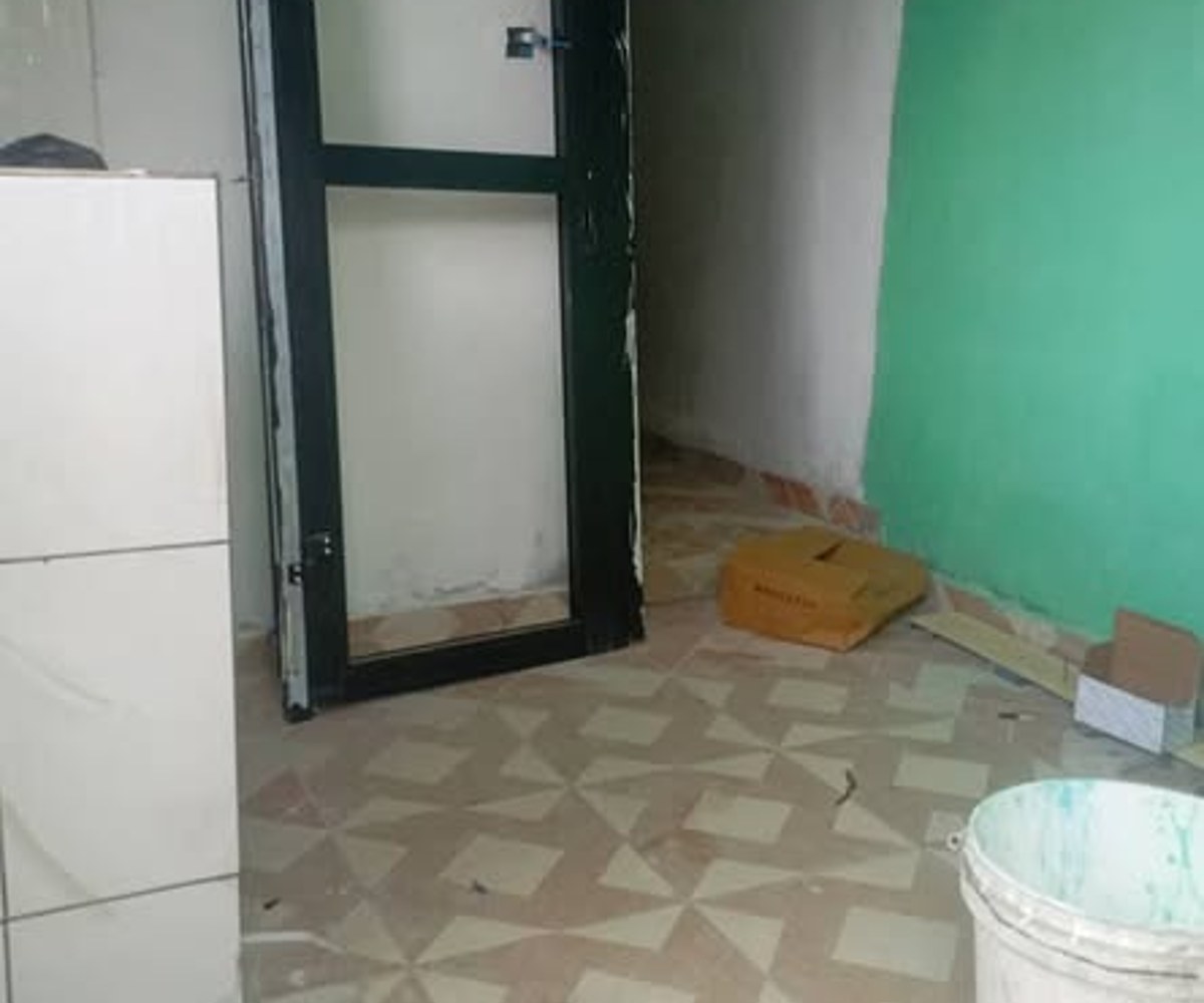 Grande chambre moderne à louer à Beedi (Douala)
