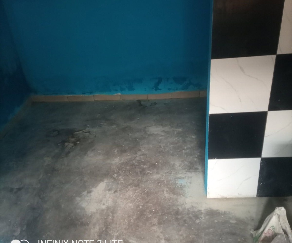 Chambre moderne avec douche et coin cuisine à louer à Odza