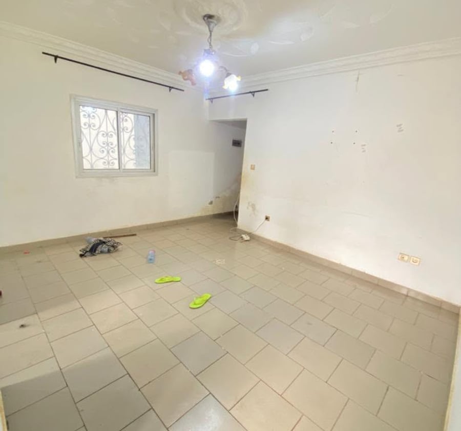 Studio moderne à louer à Etoug-Ebe