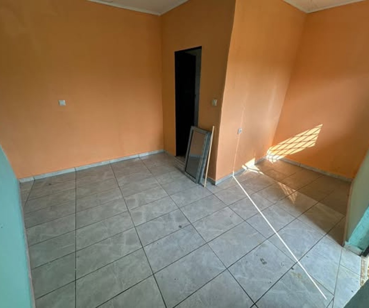 Chambre douche à Bojongo, Douala