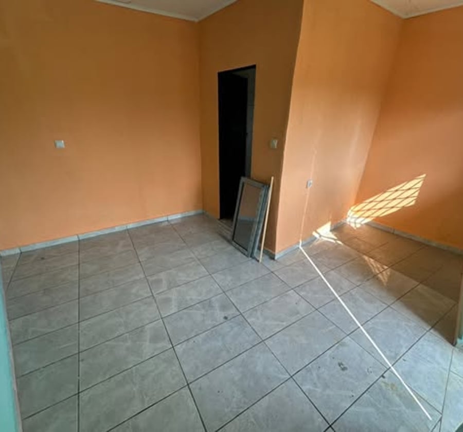 Chambre douche à Bojongo, Douala