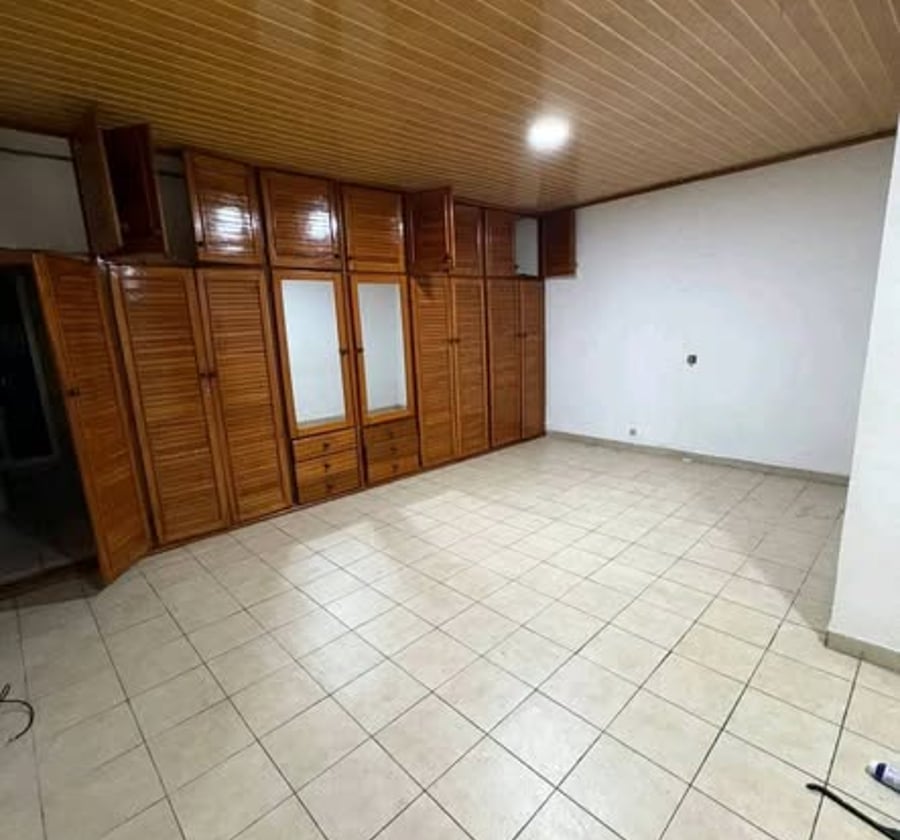 Villa de 4 chambres à Bonapriso