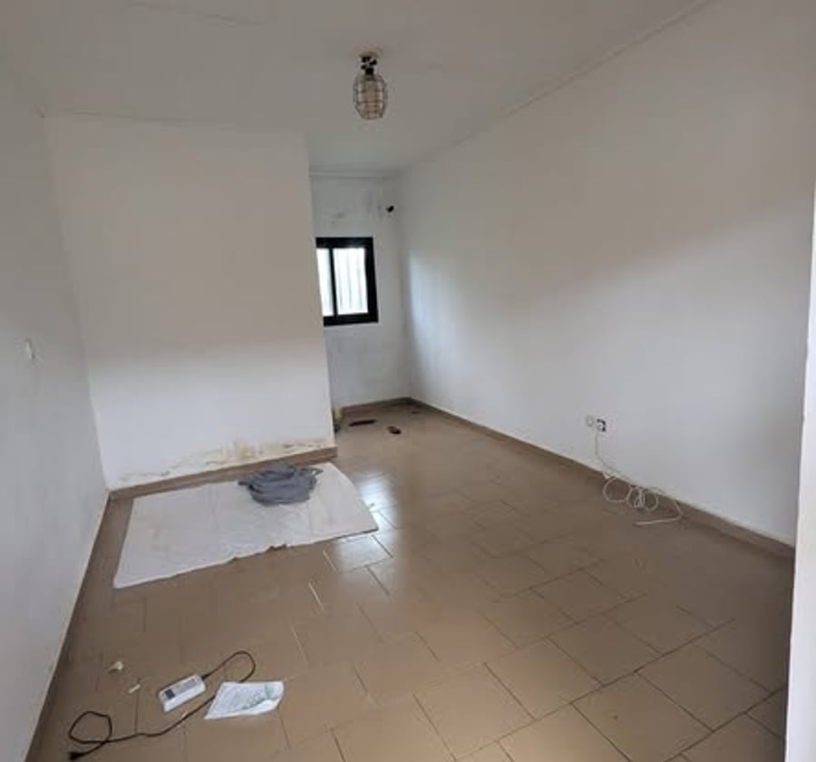 Grande chambre moderne à Nkolnda (Nkolmefou)