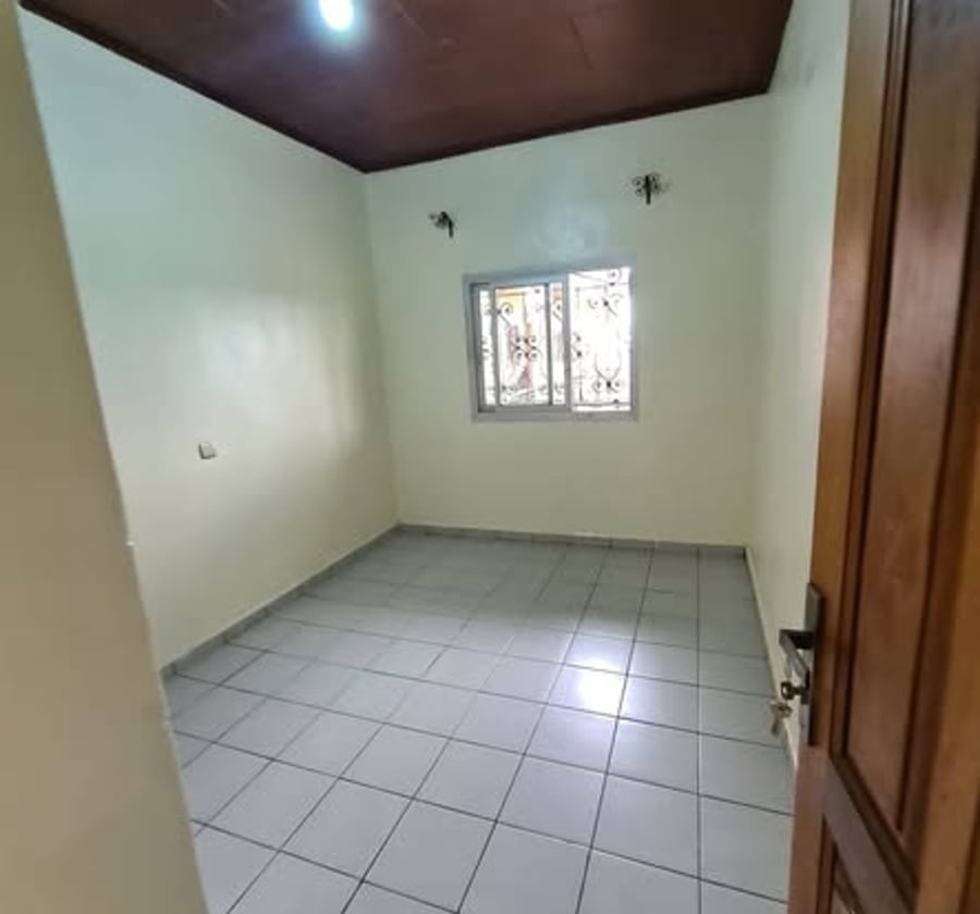 Appartement moderne 3 chambres - Awae Monti, Yaoundé