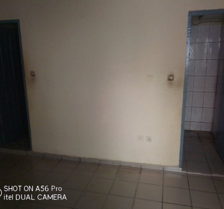 Chambre moderne 3 pièces à Logpom - 45 000 XAF/mois