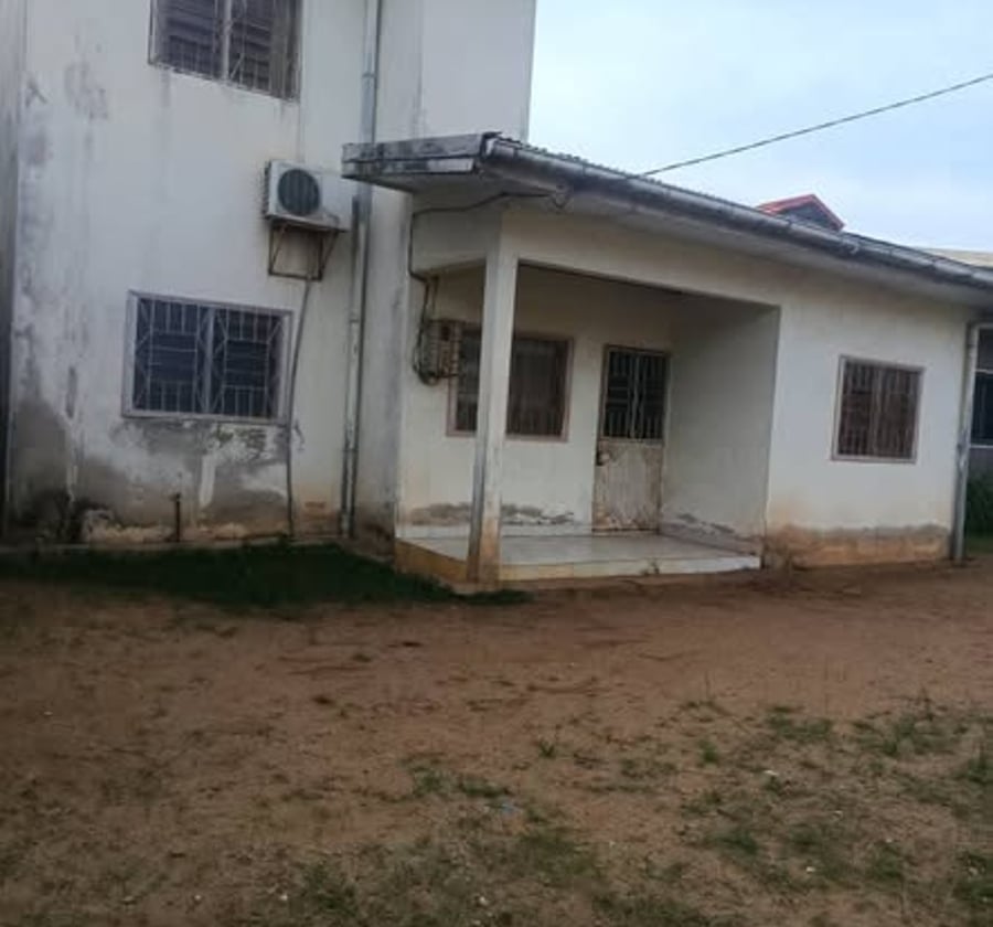 Duplex 4 chambres sur terrain à Yassa