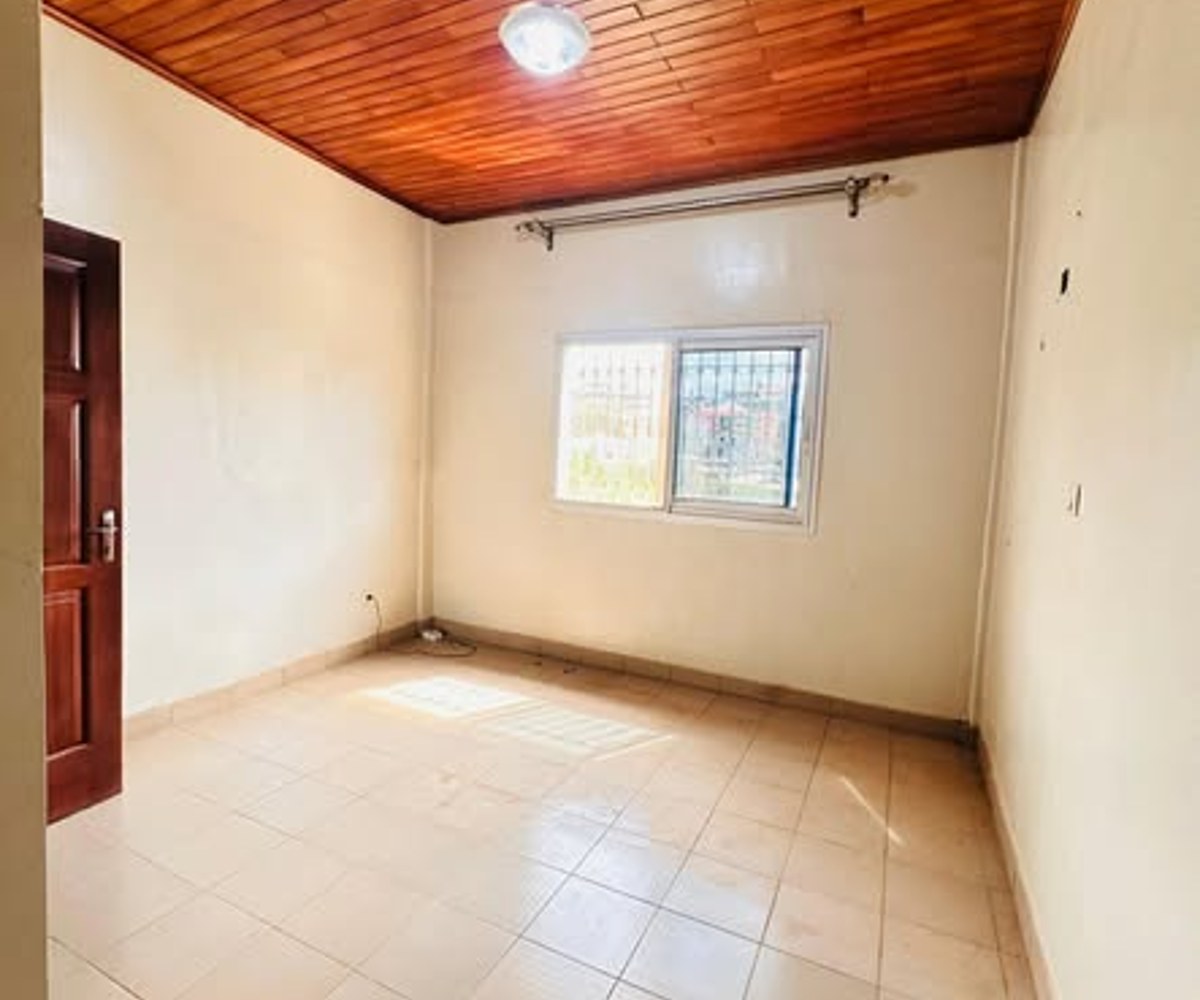 Vaste studio à louer à Biyem-Assi Jouvence