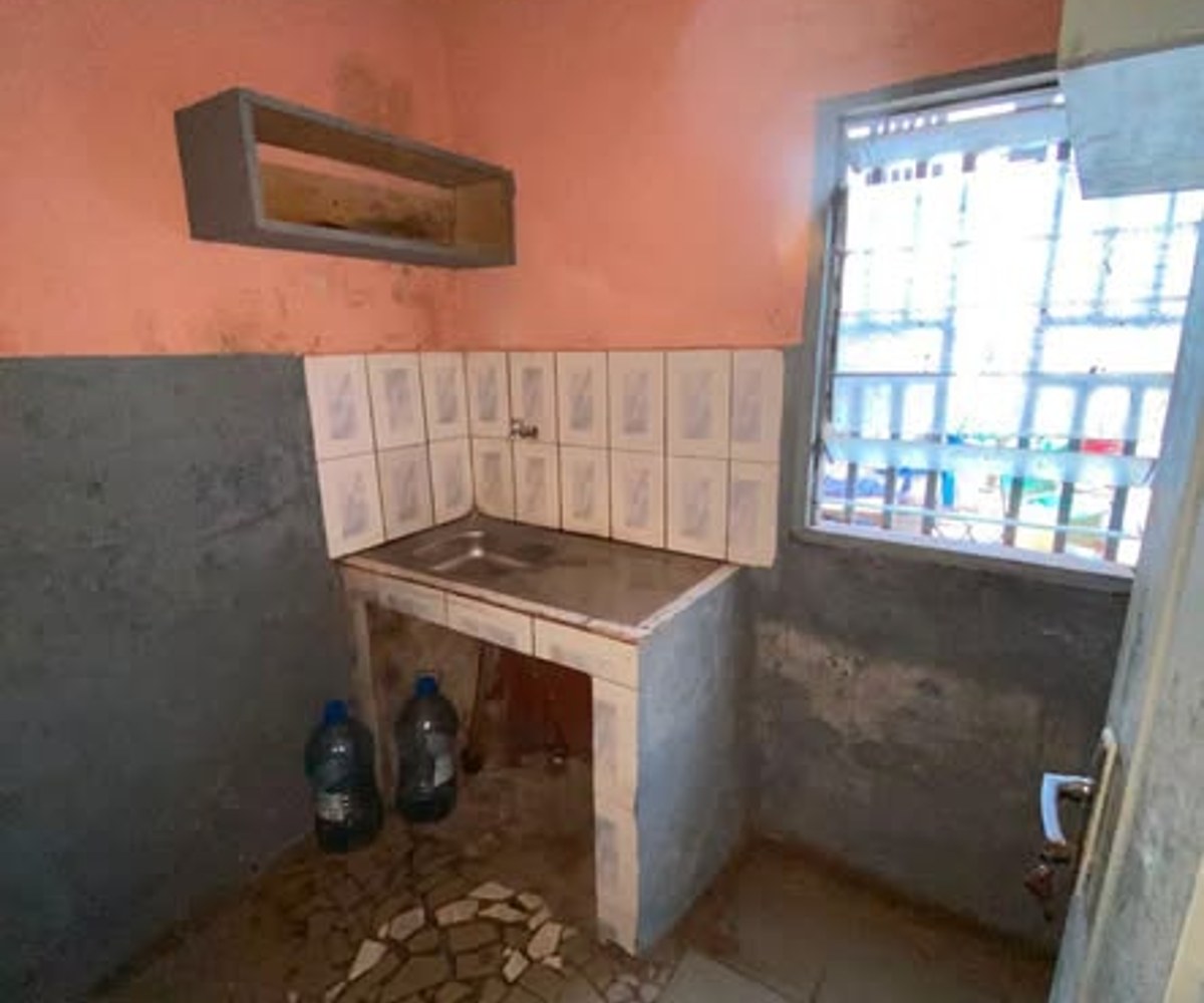 Studio à louer à Odza Dispensaire