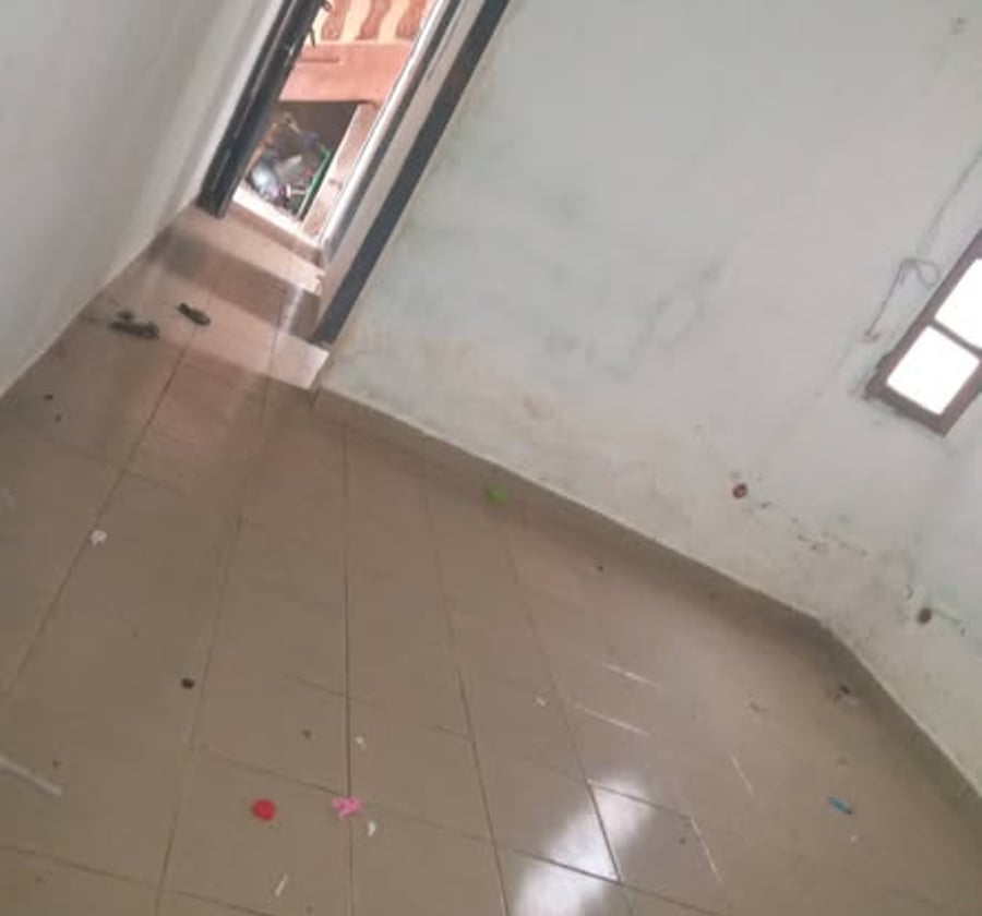 Vaste chambre moderne à louer à Obobogo