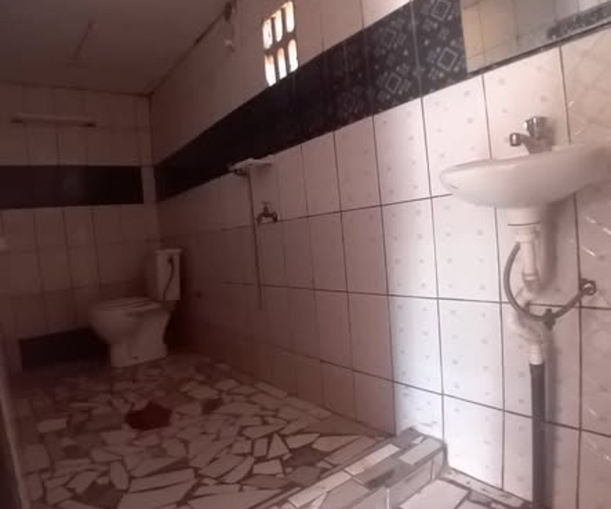 Vaste chambre moderne à Bépanda Omnisports