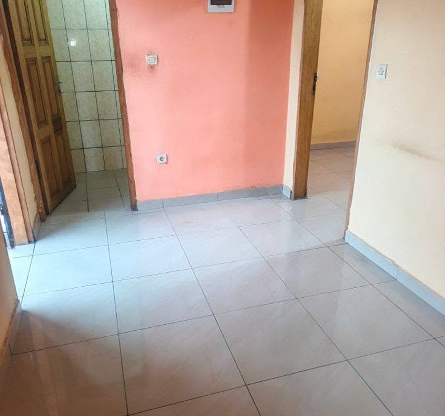 Studio moderne à louer à Logbaba
