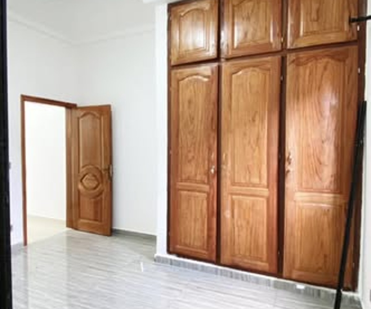 Appartement moderne staffé et lustré à Simbock