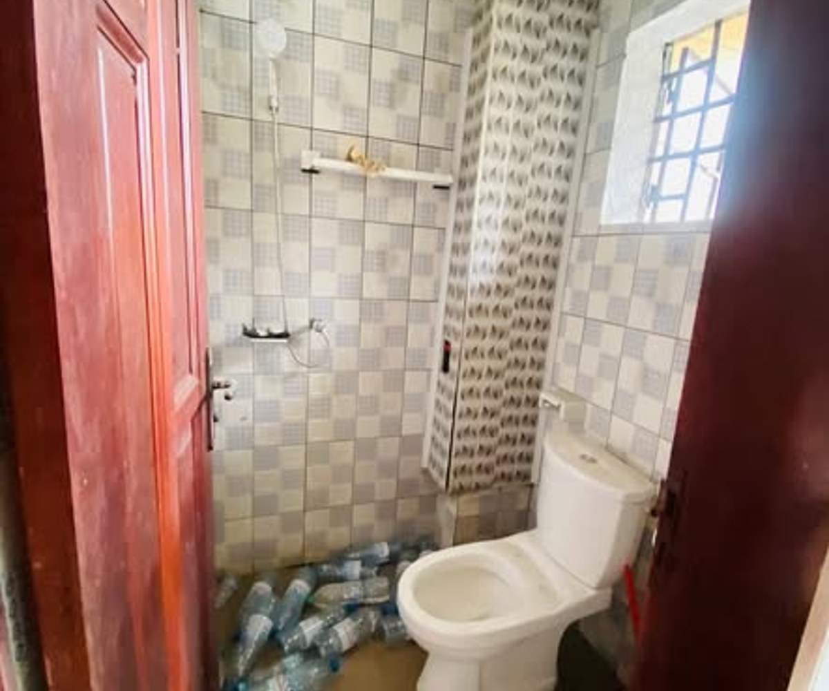Chambre moderne à louer à Bépanda Cité