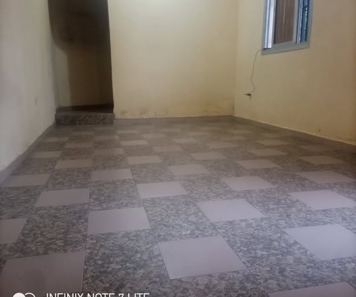 Chambre moderne à louer à Odza, Borne 10