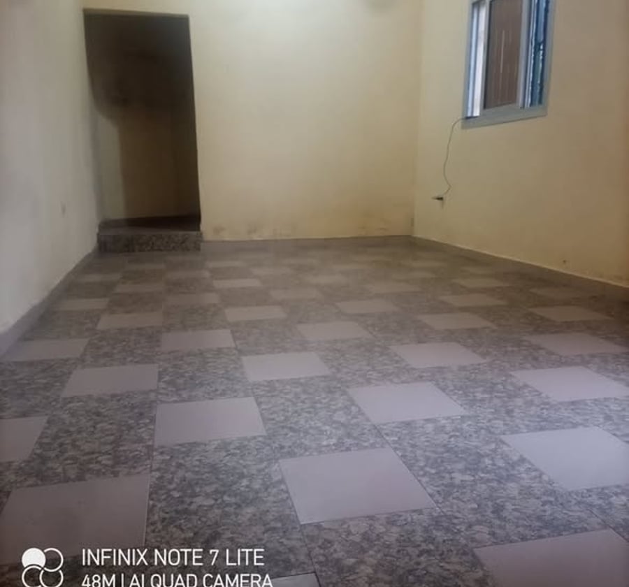 Chambre moderne à louer à Odza, Borne 10