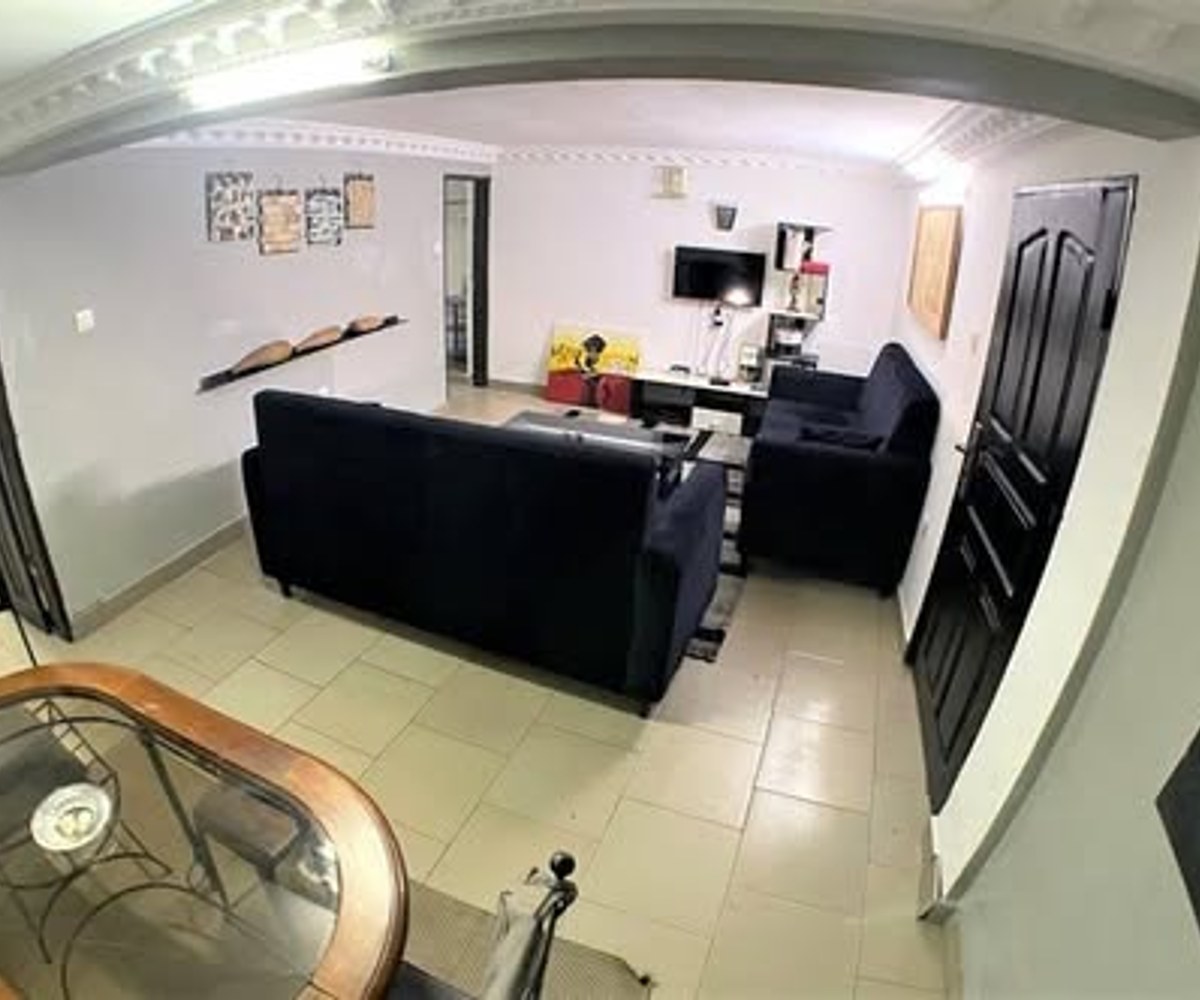 Chambre meublée à 15k/nuit et studio à 25k/nuit à Bastos