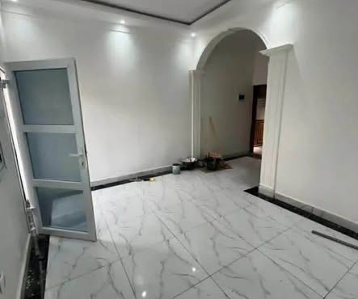 Studio moderne à louer à Efoulan