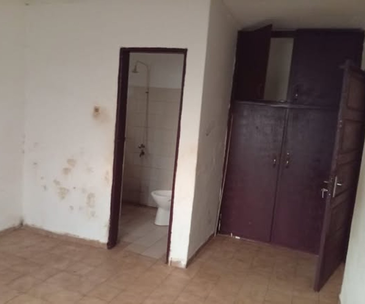 Grand studio moderne à louer à Nsimeyong