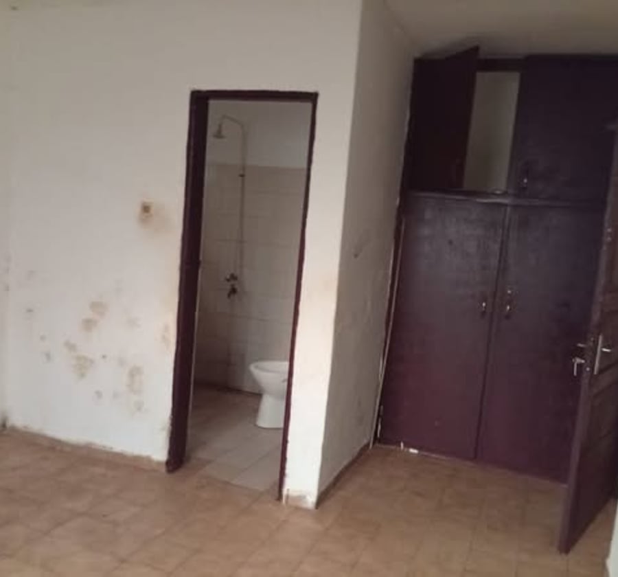 Grand studio moderne à louer à Nsimeyong