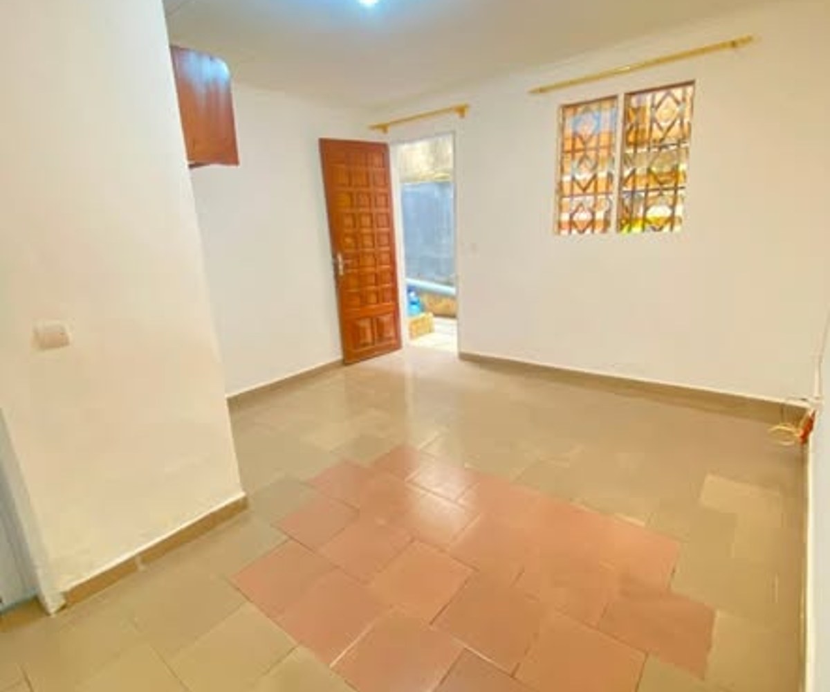 Vaste chambre moderne à louer - Biyemassi