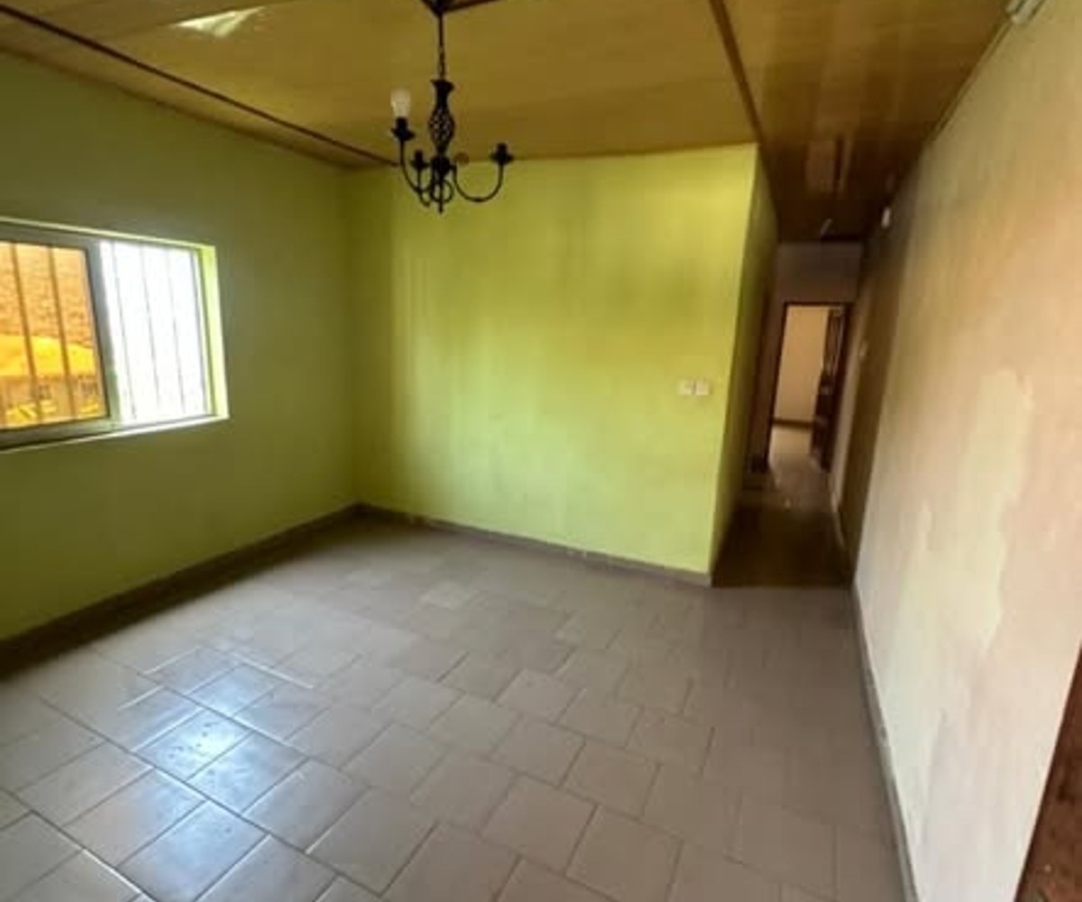 Appartement 2 chambres Mendong - 75 000 FCFA/mois