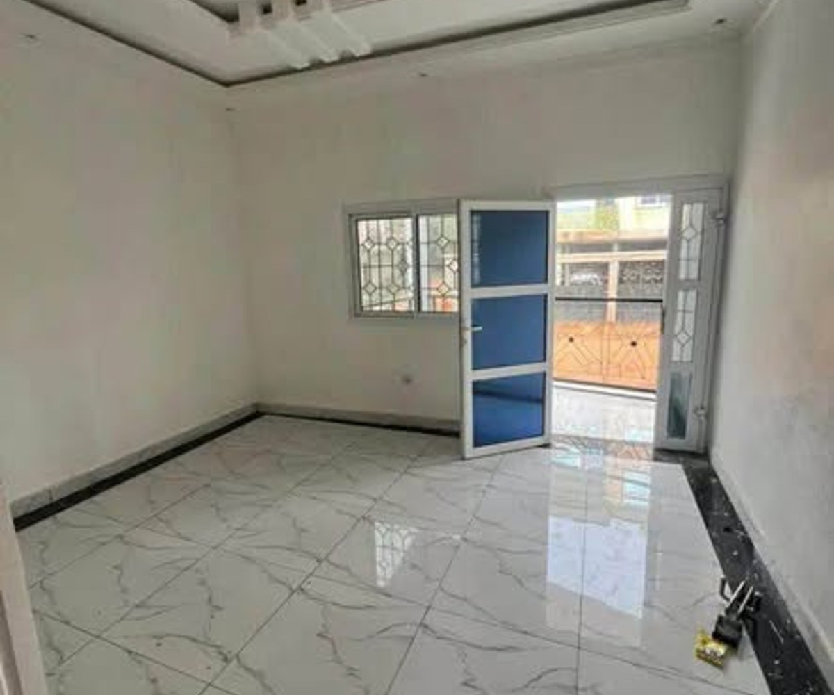 Studio moderne à louer à Efoulan