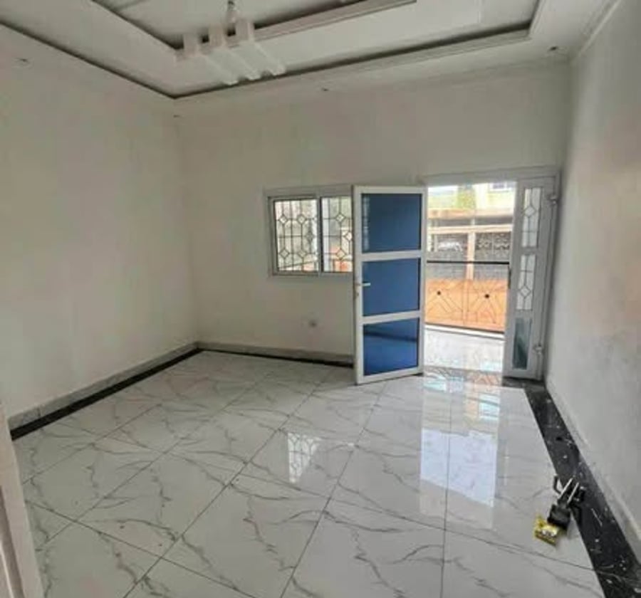 Studio moderne à louer à Efoulan