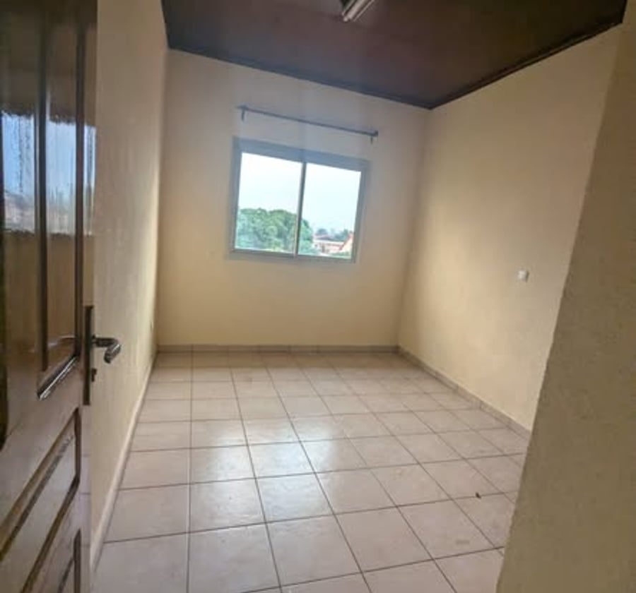 Appartement moderne 3 chambres à Omnisport, Yaoundé
