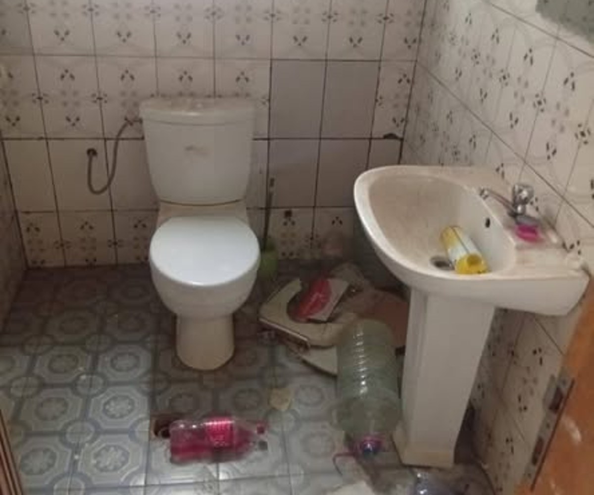 Yaoundé, propre appartement moderne nouvellement construit à louer à 100f seulement du carrefour nkoabang