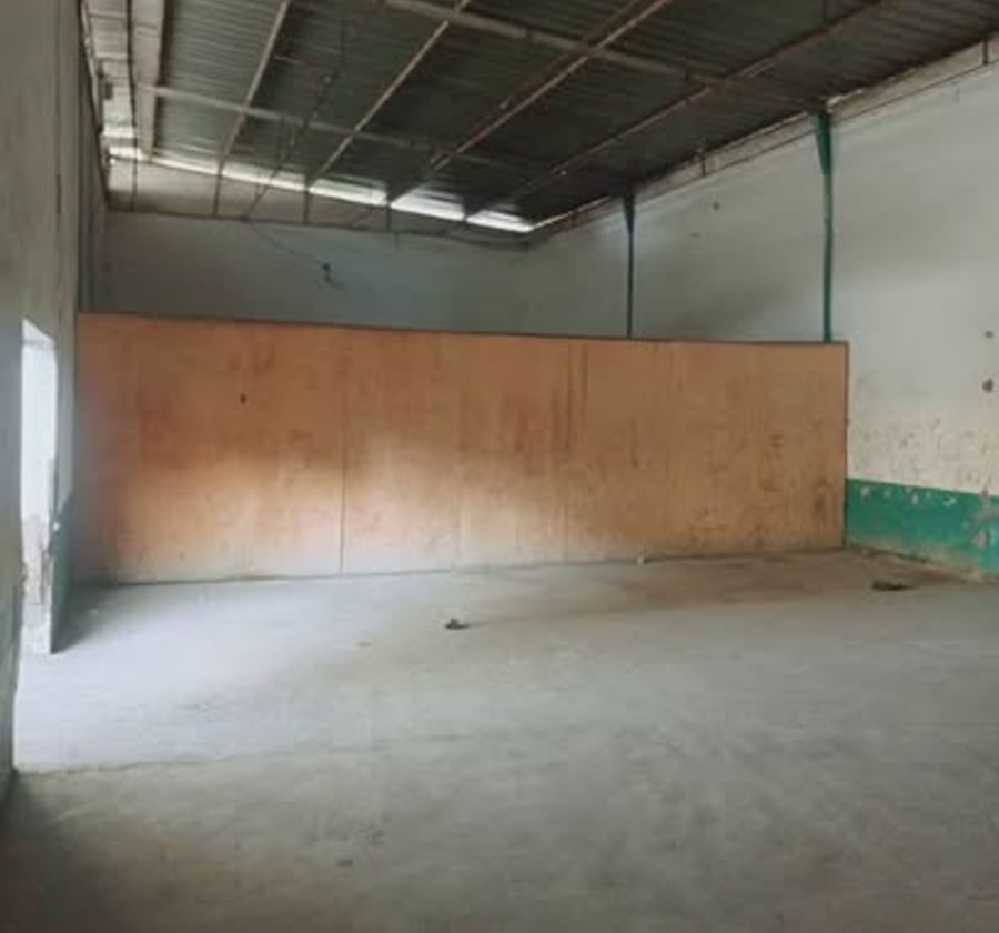 Entrepôt et bureaux à louer - Akwa, Douala