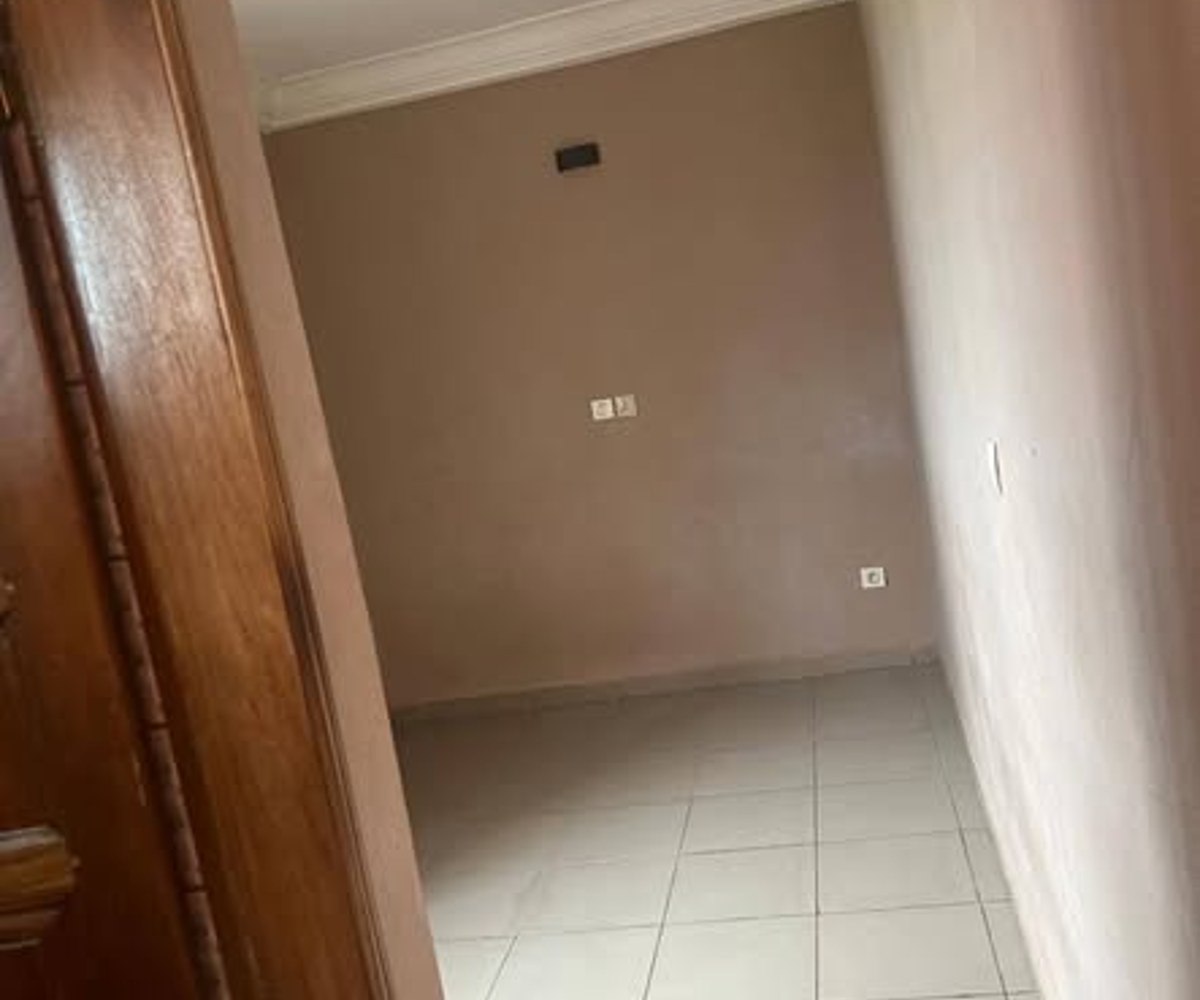 Chambre moderne à louer - Yassa, Douala