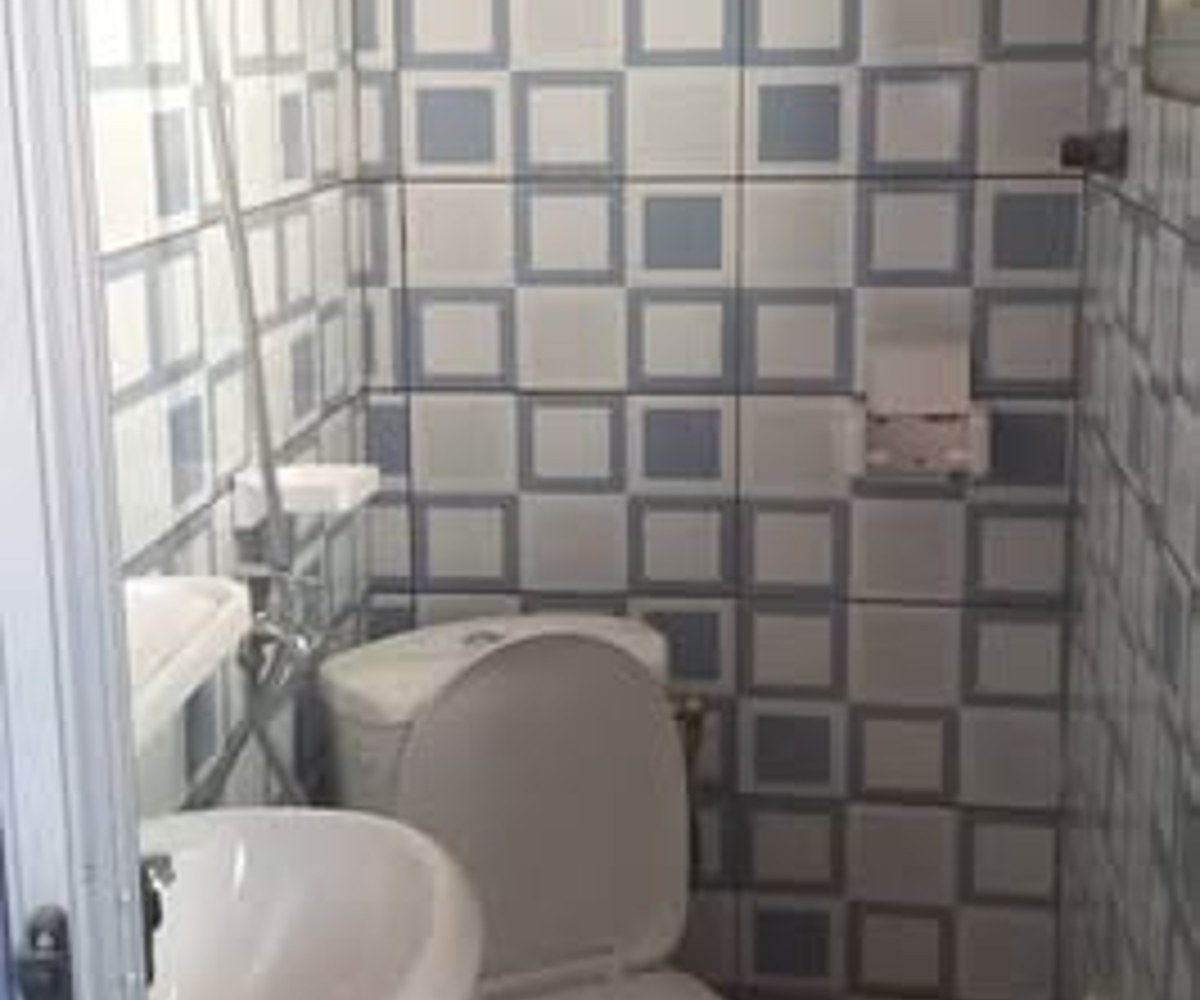 Chambre moderne à Nkozoa