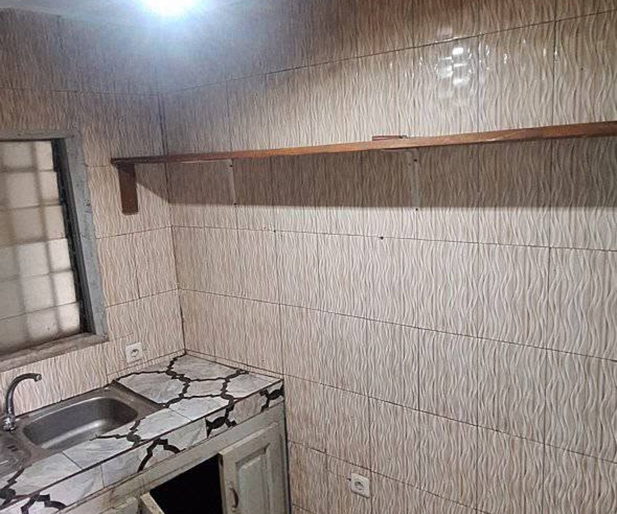 Vaste chambre moderne à louer à Ekie, Yaoundé