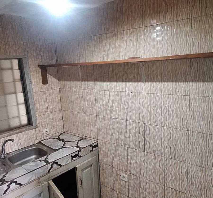 Vaste chambre moderne à louer à Ekie, Yaoundé