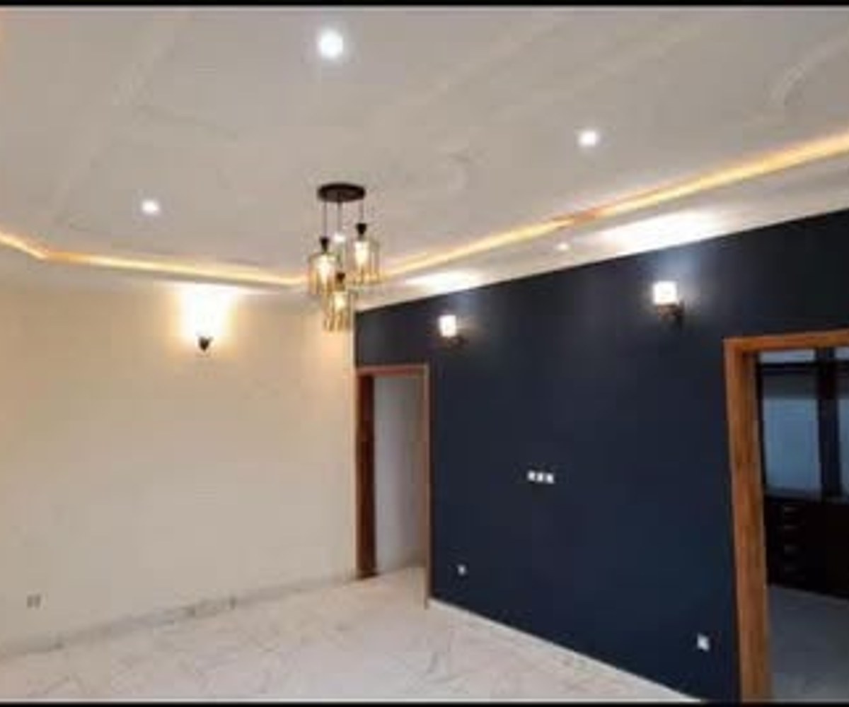 Duplex à louer à Odza – 4 chambres, 5 douches
