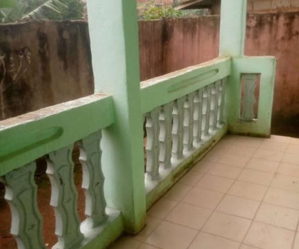 Vaste appartement 2 chambres à Etoug-Ebe
