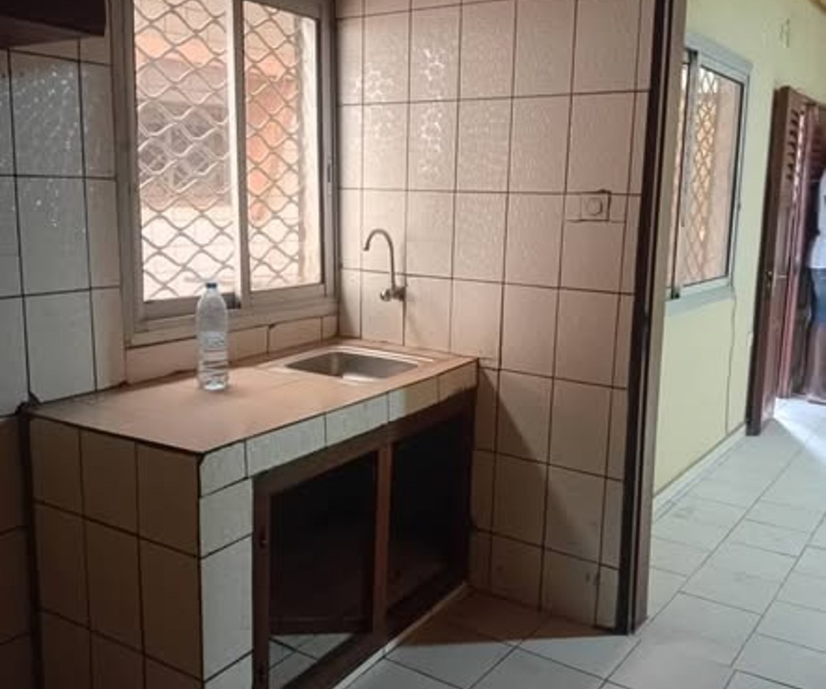 Appartement 3 chambres à louer - Mimboman Terminus, Yaoundé