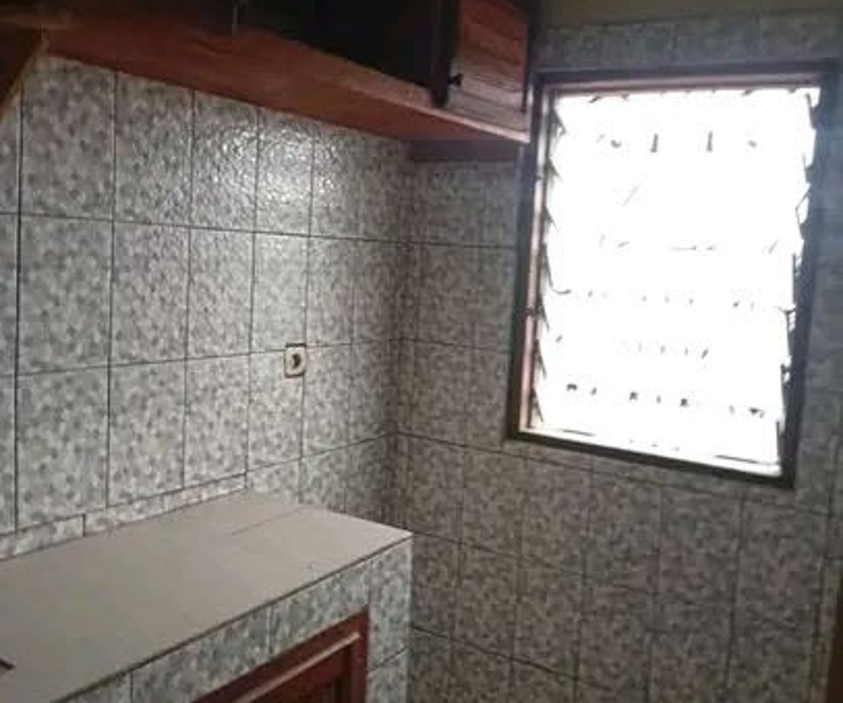 Studio moderne à louer à Nyalla rail, proche Ndokoti